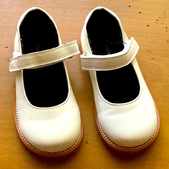 Other - Girls Mary Jane toddler off white size 9 (wore briefly as flower girl) no scuffs